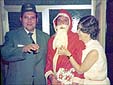 OB Gerhard Erdmann mit Weihnachtsmann (Robert Dupick) und Frau Brigitte Erdmann